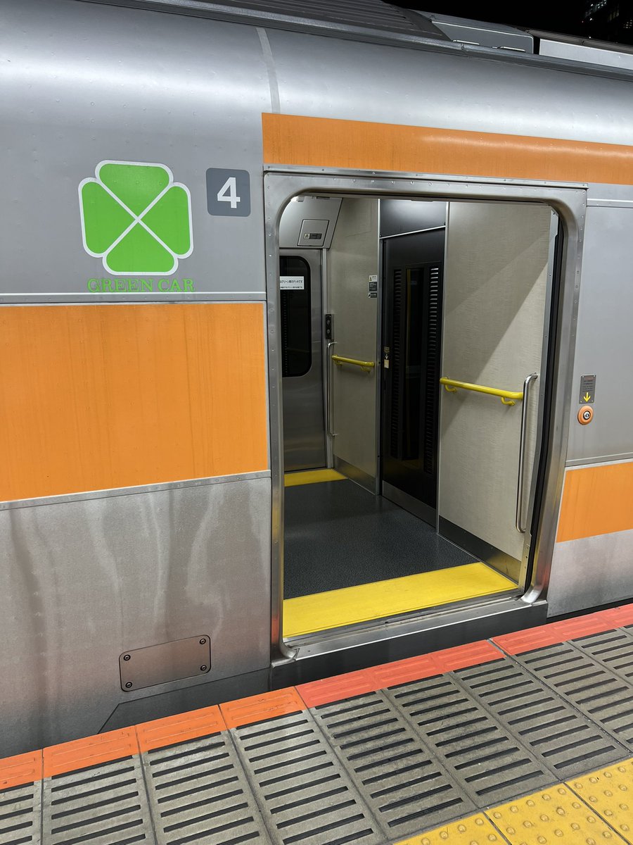 tantannes's tweet photo. 新幹線の次はこれ🚃
疲れたから勿論座って帰ります😌 https://t.co/138k7LojrY