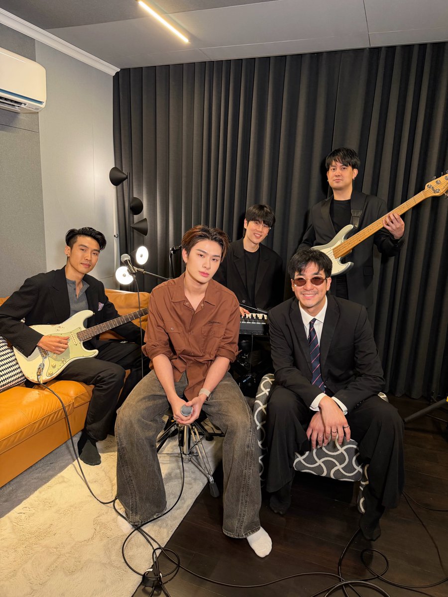 BUS_SONRAY's tweet photo. ขอบคุณ @LOVEiS_ent และพี่ ๆ #MEANBandOfficial ที่ชวน #THAIchayanon มาร่วมเป็นส่วนหนึ่งของเพลง “ถ้าเขาดูแลเธอไม่ดี (To Hold You) ” นะครับ

เป็นอีกหนึ่งประสบการณ์ที่มีความหมายมาก ๆ หวังว่าทุกคนจะชื่นชอบเพลงนี้กันนะครับ〰️✨

ถ้าเขาดูแลเธอไม่ดี l MEAN ft. THAI OF BUS [Official MV] #MEANToYouSeries : To Hold You
🔗: https://t.co/JIv5JnSfzr

#ถ้าเขาดูแลเธอไม่ดี
#LOVEiSENTERTAINMENT
#BUSbecauseofyouishine