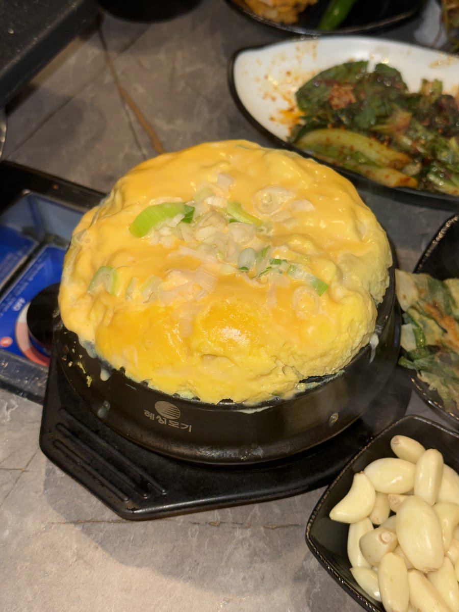 mo_yaam's tweet photo. 사직 포돈포돈

여기 꼬들대패랑 폭탄치즈계란찜 때문에 사직 살고 싶다 진짜...
다먹고 근처 벨라다 수박주스 먹으면서 소화시키면 죽음 https://t.co/yC01GsikId