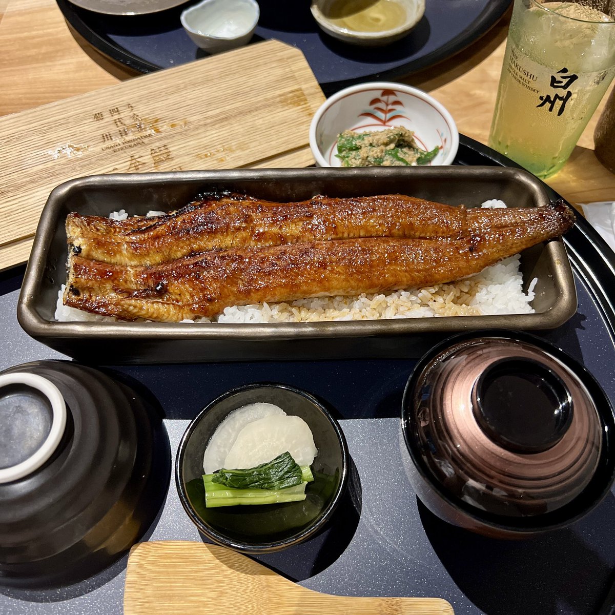 mgr99_1115's tweet photo. 【土用の丑の日】

今年も旧軽井沢にある
『うなぎ 四代目 菊川』さんへ

去年は名物の“一本鰻”をいただいたので、
今年は“ひつまぶし”をいただきました。

一品料理もお酒も豊富にあり、
色々な組み合わせでお召し上がりいただけます。

https://t.co/IlAIqIa32n https://t.co/cUyiZYEaxE