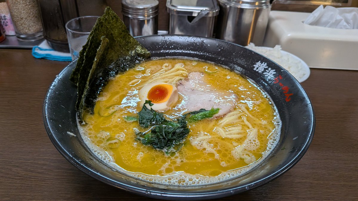 pin_ae111's tweet photo. 新型エルグランド見てきた！あんまりオラついてなくてカッコいい！ https://t.co/xZ2ktC2YgB