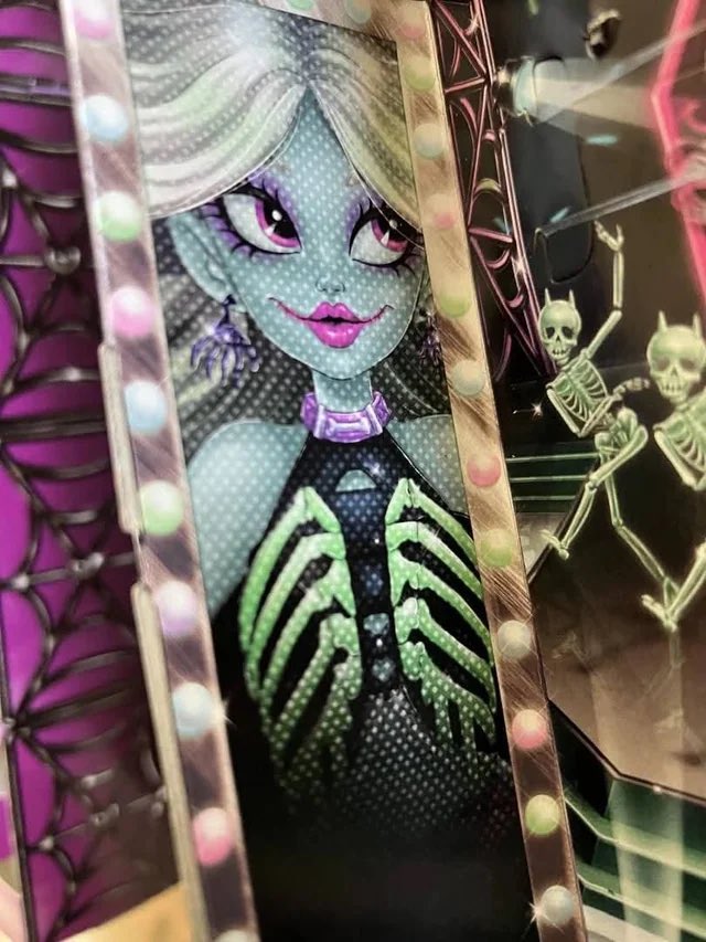 Opalescentdoll's tweet photo. I haven’t forgotten about them. I think they could be really cool g3 collector dolls. And not like MC $80 dolls but more like ≈$40 ish playline collector dolls like Fansea Lagoona https://t.co/FBnGSL8MZ6