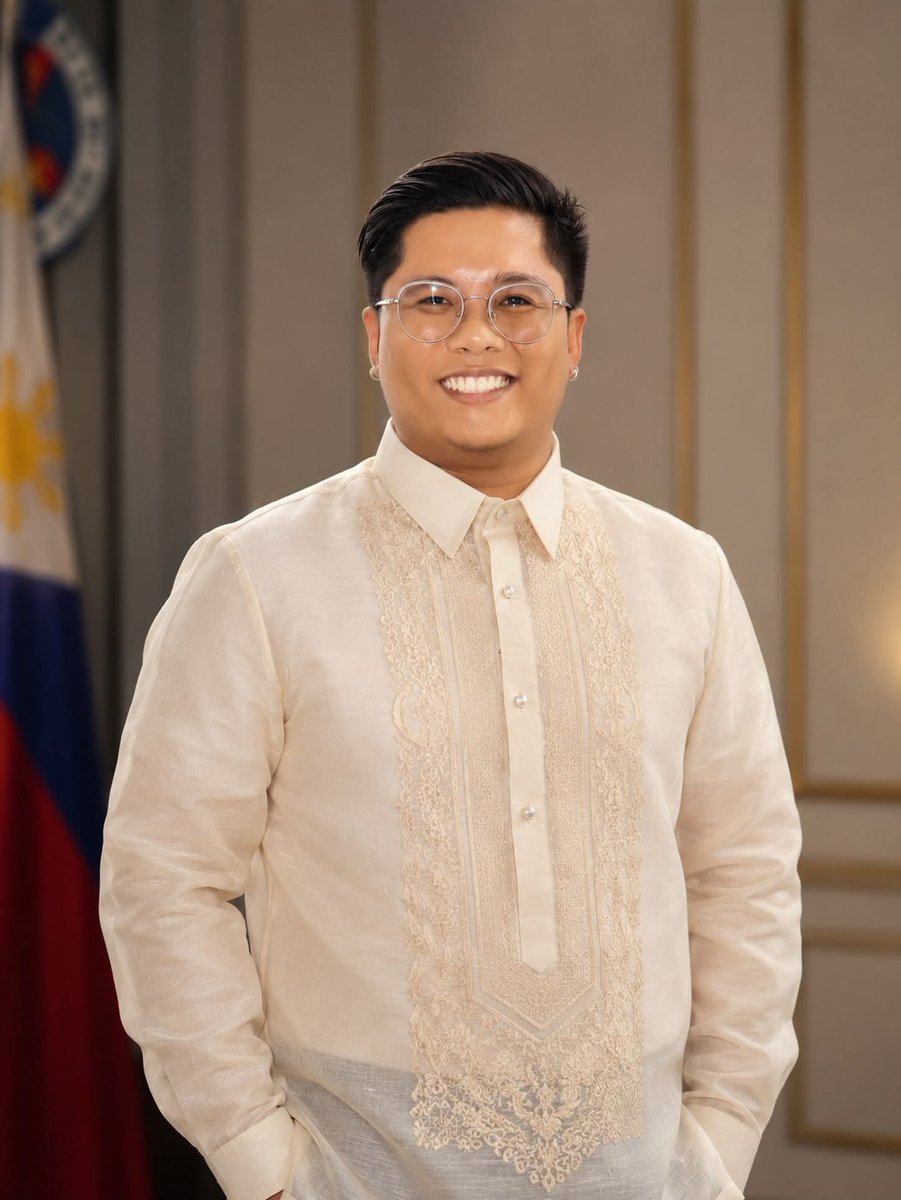 ventheventurous's tweet photo. Owwyeaaahh. Legit na po tayong public servant 😂 https://t.co/sLdNVcZyIm