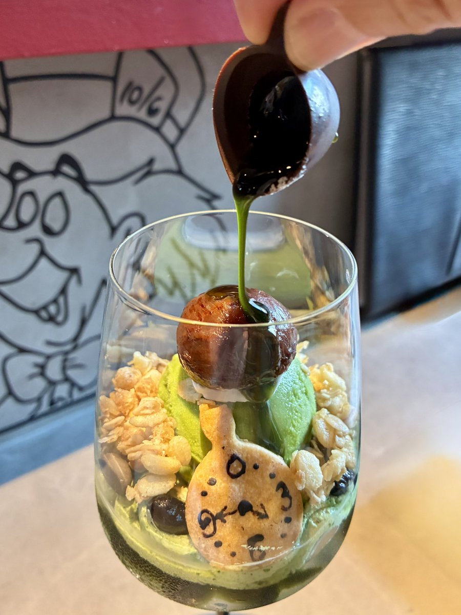 pan22924529's tweet photo. 今日、お友達と行った
AND ALICEの
ワンダークロック・パルフェ
素晴らしかったです☺️

抹茶ソースが入った
小さなカップもチョコレートで
食べれちゃうの😘

#カフェ　#スイーツ　#パフェ https://t.co/k0Oh6tMfwq