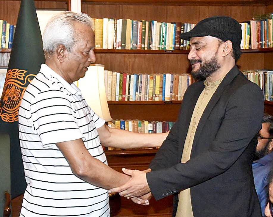 FaizullahSwati's tweet photo. بیس میں دو سوٹ بدلنا بھی عیر معمولی کام ہے نہال ہاشمی صاحب کی مصروفیات کے اس سے بھی اندازہ لگایا جاسکتا ہے https://t.co/YDTG2RQpX8