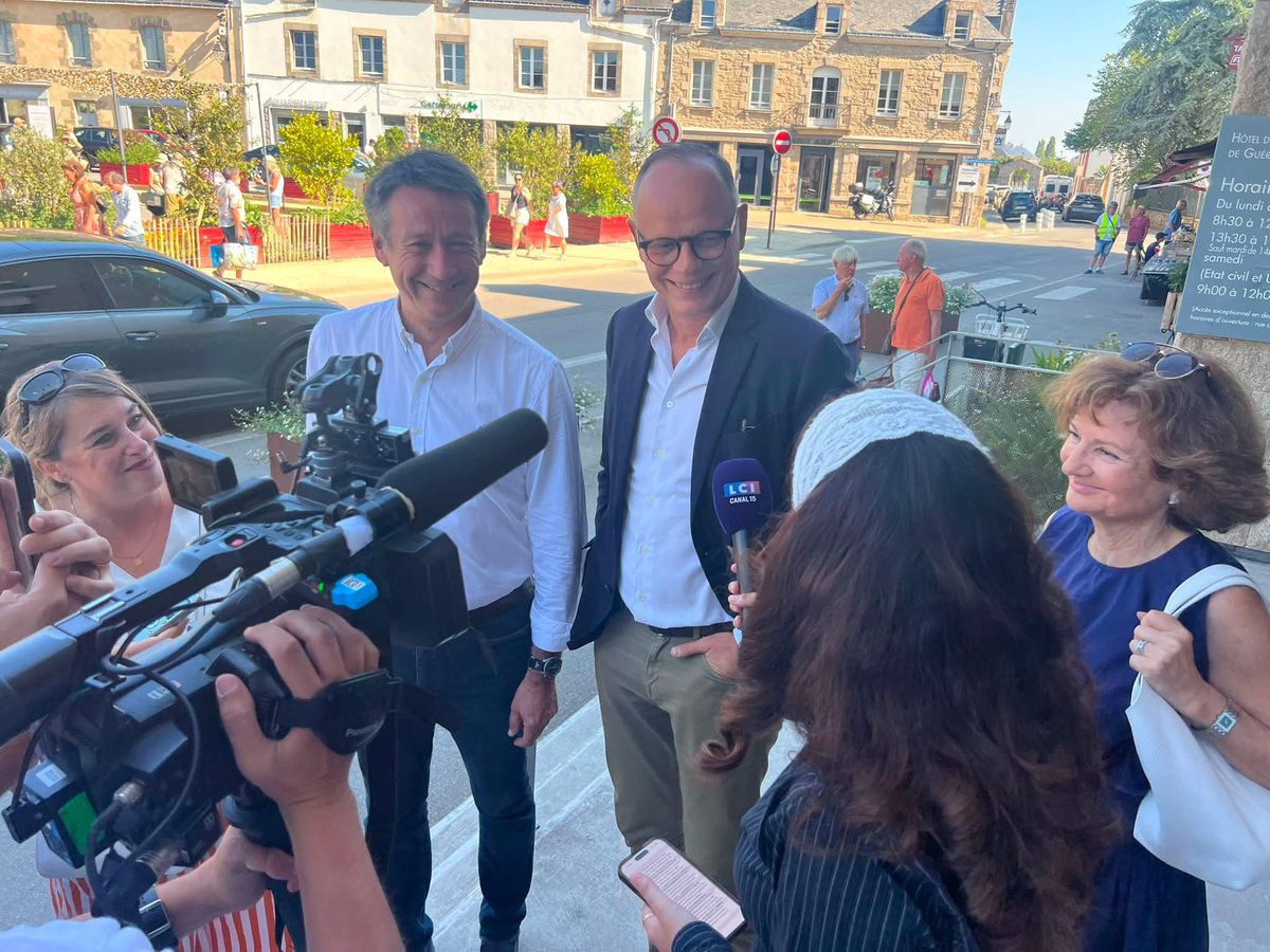 NicolasCriaud's tweet photo. Merci @EPhilippe_LH d’avoir fait le choix de Guérande pour un de tes premiers déplacements de cette campagne présidentielle. 🙏🏻 https://t.co/yK0XxN5780