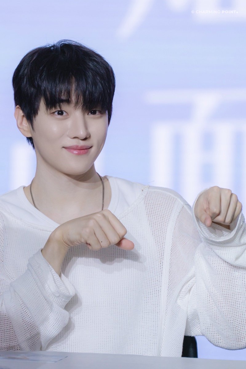 JCharming_point's tweet photo. 260718 𝗦𝗛𝗔𝗡𝗚𝗛𝗔𝗜
쌀강아디🐶

#박재찬 #PARKJAECHAN
#재찬 #JAECHAN https://t.co/wazPBtuJlo