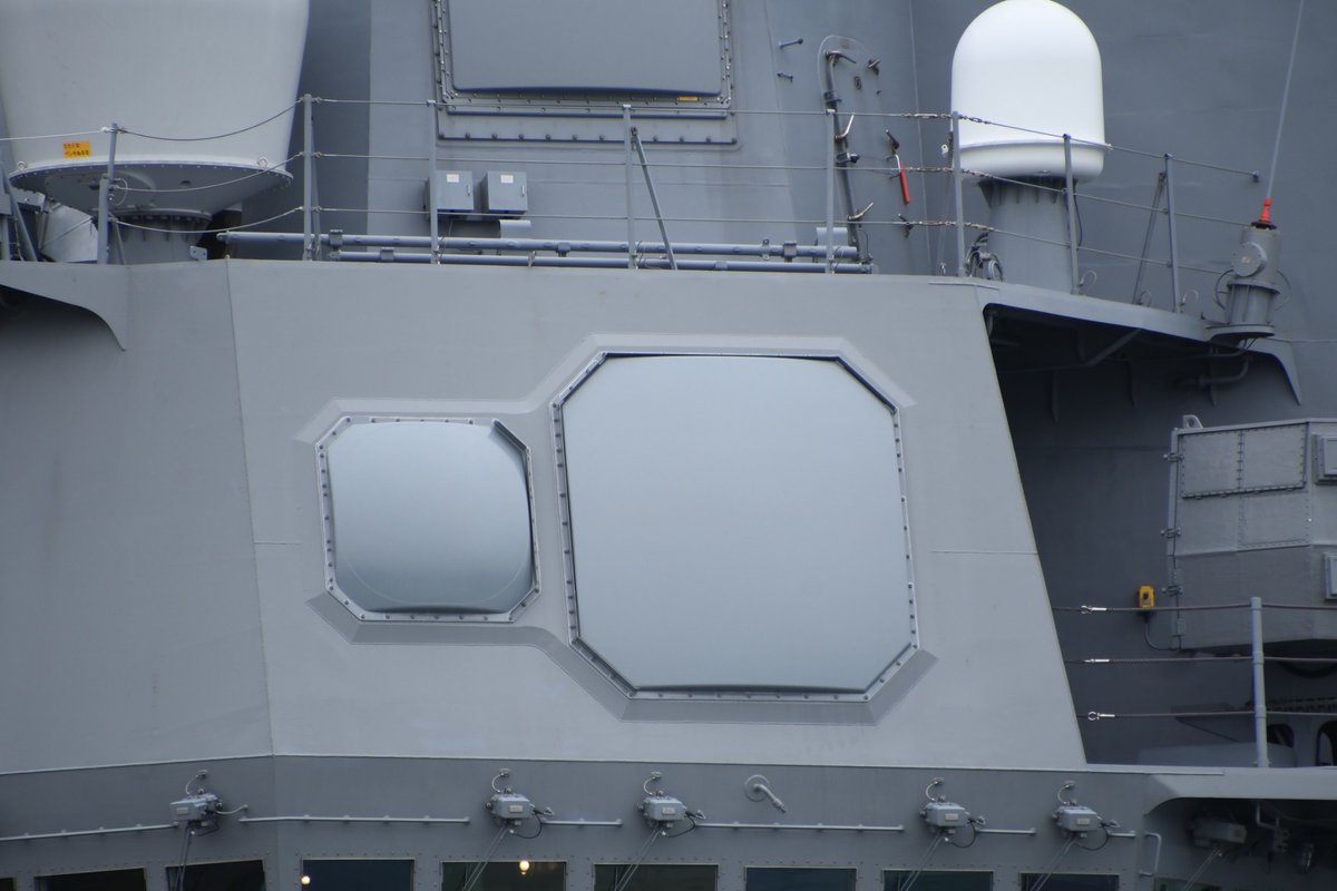 chageimgur's tweet photo. もがみ型については当初は「つよーい掃海艦」だったのが、最終的には「最小限度のDD」になったあたり誤算もいいとこでしょうな。

ぶっちゃけ今の形になるんだったらXバンドで近距離向きのOPY-2なんて開発せずに良かったでしょう。
Cバンドでより遠距離向きなOPY-1をそのまま積んでれば良かった。 https://t.co/uYuv27IDTz