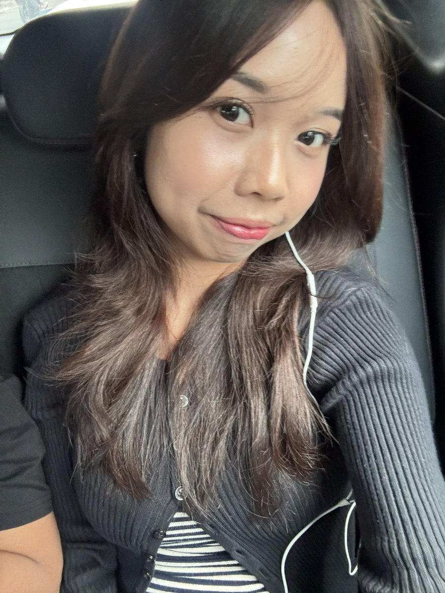 zhafiruu's tweet photo. apakah terlihat seperti teteh bandung https://t.co/OwyAKYqxhV
