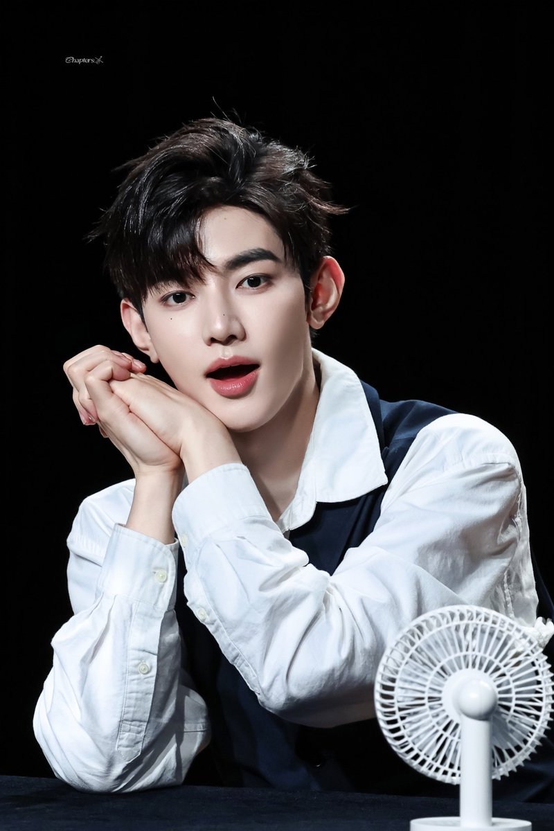 zhzhrain's tweet photo. 오늘착장 너무 섹시의 악마신데?... https://t.co/lXoO4VuveF