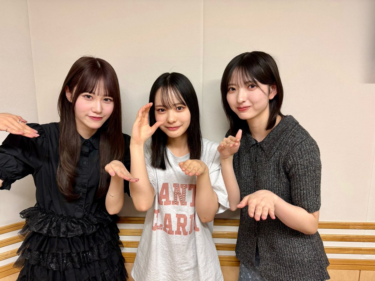 sakura_joqr's tweet photo. ˗ˏˋ 🌸 #櫻坂のさ 🌸ˎˊ˗
⏰この後 19：00～放送です📻⚡

番組MCの #向井純葉 に加え、
#山田桃実 #中川智尋 の2人が出演します🎉

▼今日のトピックス
・あの件、どうなってます？
・山田さんと中川さんの近況
・家族

お聴きのがしなく〜

🎧radiko
https://t.co/idlVNWW7rE

#櫻坂46
さらに表示 https://t.co/zimFJXJ5mO
