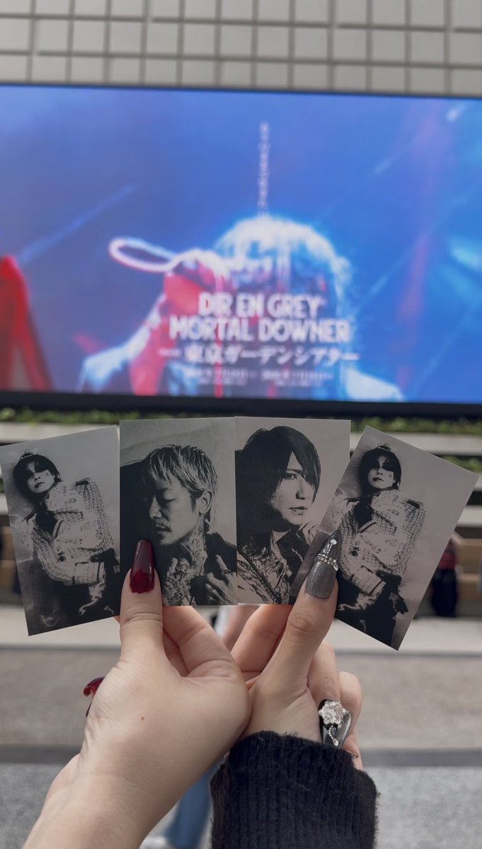 Annmaranth's tweet photo. DIR EN GREY 
MORTAL DOWNER
東京ガーデンシアター
DAY 1
🖤🖤🖤 https://t.co/p8vY4OpmTD