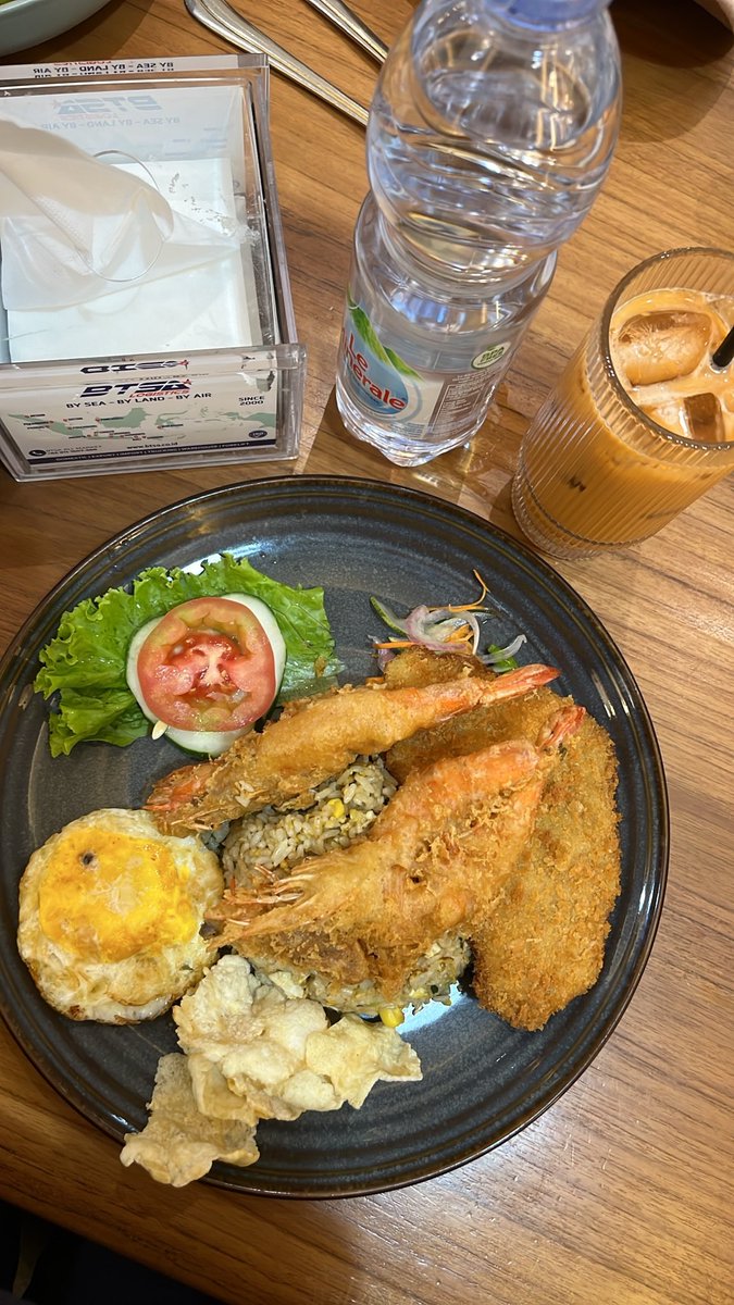 SunWhitee's tweet photo. Selamat makan ges.. https://t.co/pc2SfkNWvV