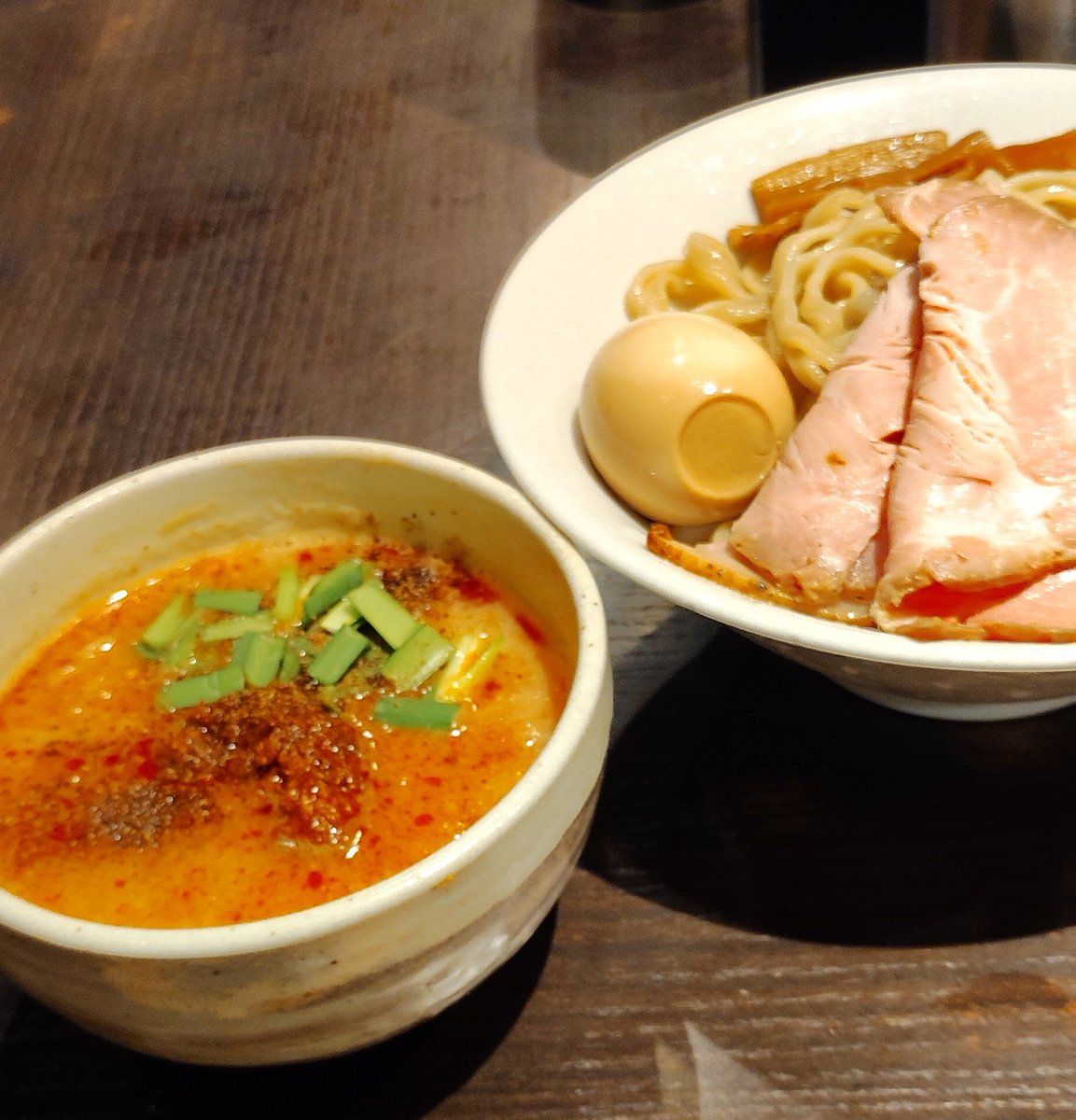 crosscub2019's tweet photo. 麺処夏海　濃厚味噌担々つけめん
どこか懐かしさを感じる濃厚豚スープに味噌と辛味が絶妙なバランスで合わさった素晴らしい担々つけ麺でした🤣 https://t.co/VuMspBwiZu