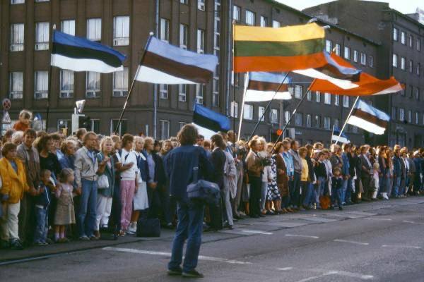 GLandsbergis's tweet photo. BEEN THERE, DONE THAT 🇪🇪🇱🇻🇱🇹 https://t.co/ih4Fbic0y9