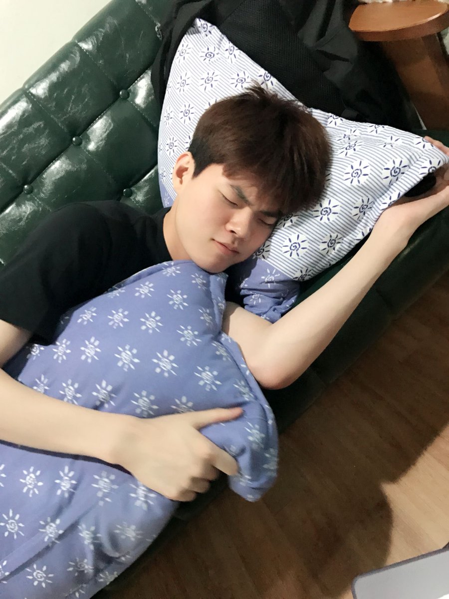rain_loladc's tweet photo. 스맵이 올려준 김혁규 ㅋㅋㅋㅋㅋ https://t.co/bmKJNZEZvT