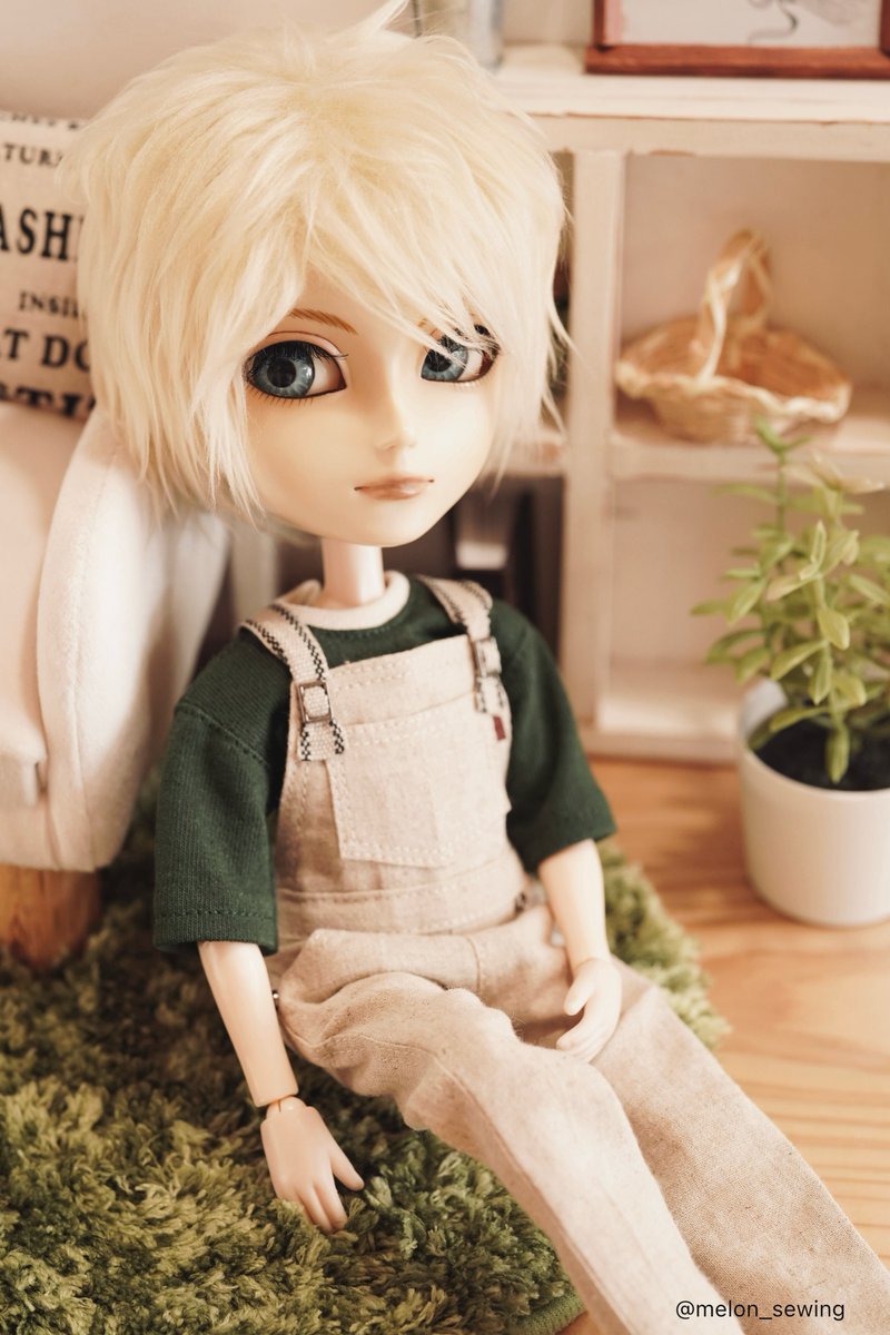 melon_sewing's tweet photo. 明日は新作販売の他、以前から販売していたお洋服の再販も行います。

こちらはゆったりTシャツ（緑×生成りの襟）と、サロペット（生成り）を合わせたコーディネートです。

ナチュラルでなかなか可愛いんじゃないかなと自己満足です🥳 https://t.co/HoV4E317kU