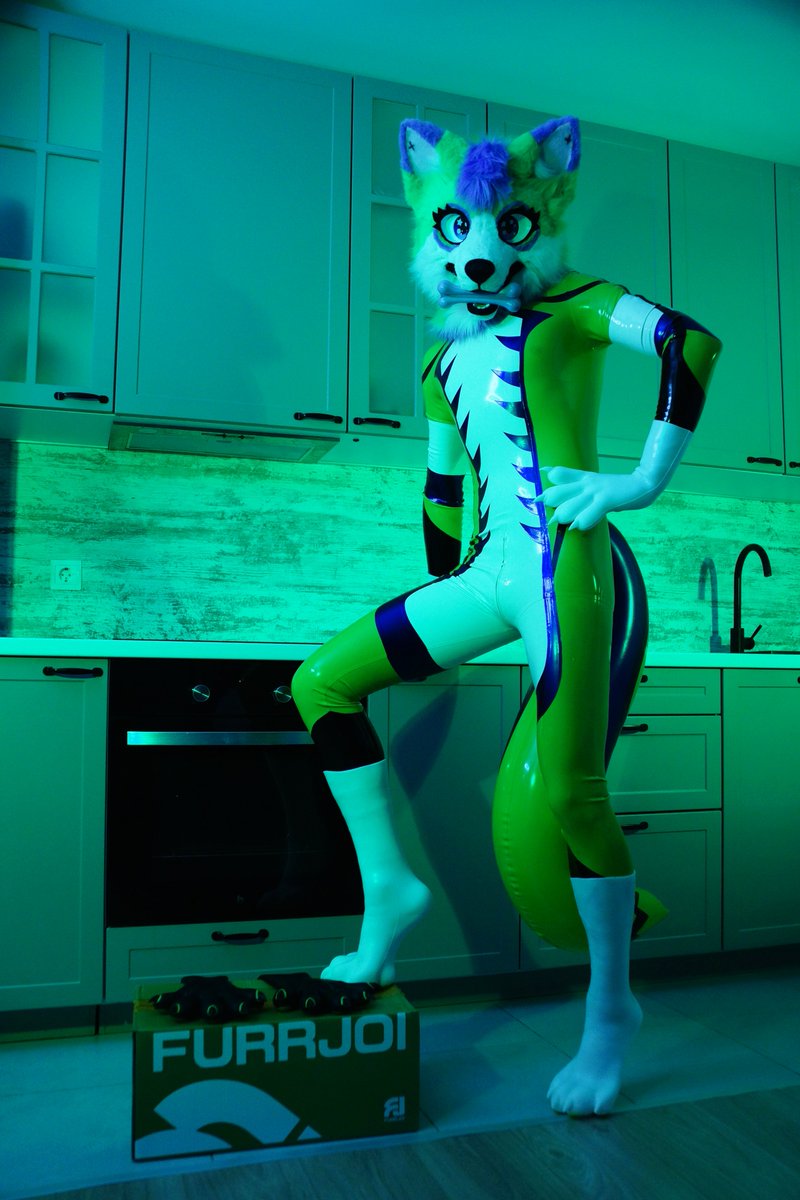 Trowfur's tweet photo. This incredible feeling of tight latex on the body💚 https://t.co/teh0jxZoMX