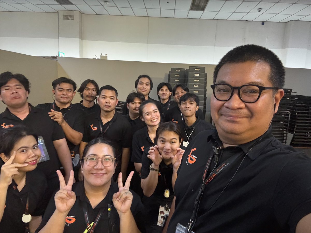JCrewStaffUsher's tweet photo. Job : DA ENDORPHINE UPSTAGE แสบสนิทคอนเสิร์ต
Venue : Paragon Hall
Date : 16-17.05.2026
Client🙏🏻 Keep in Touch project / @change2561 

Special Thanks🤍 The Security Af Team
Thanks Team🧡 Staff / Usher 

#DaEndorphineUpstage
#Jcrewteam
#Jcrewfamily https://t.co/77Zc8Z0o7T