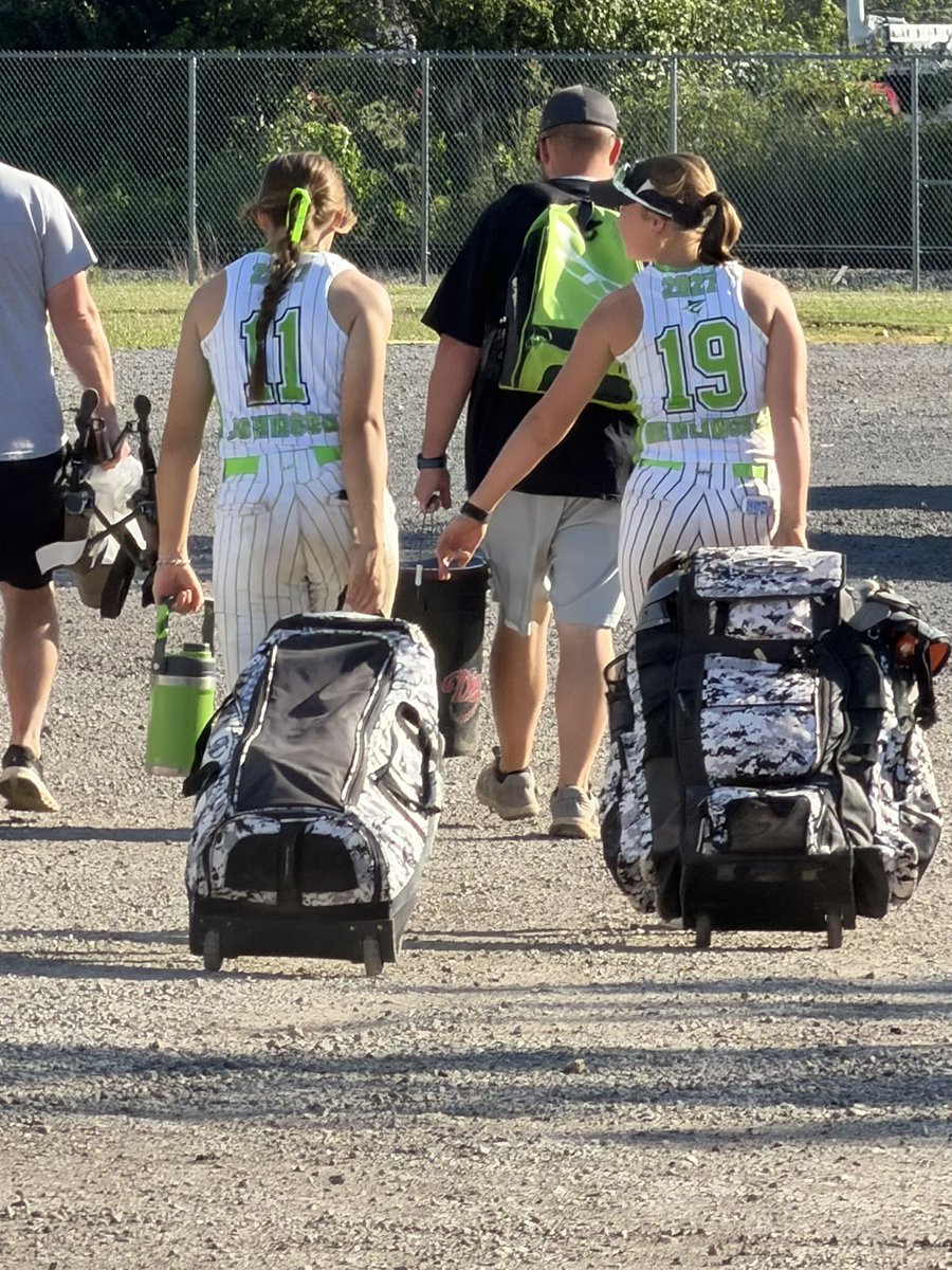 EmalynJ2027's tweet photo. Our game from yesterday got cancel and moved to today !! Here’s a full updated schedule:

Saturday 9:25am field 3 vs central ohio pride

Saturday 12:15pm field 4 vs dc flyers

Saturday 8:45 pm field 4 vs Bell city ringers

Long day doing what I love !! 💚🦈🔥

@tagupSoftball https://t.co/FXSXzQYS9s