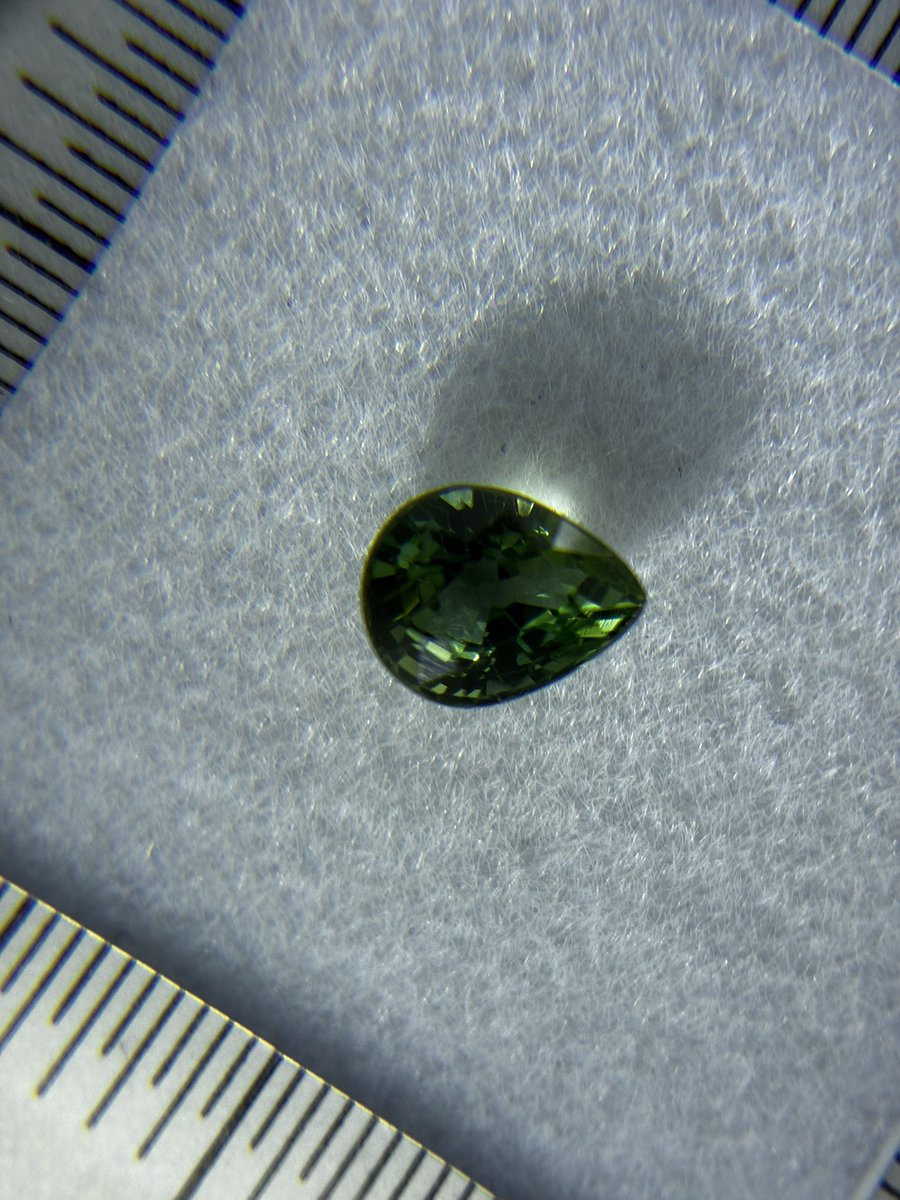 fukutaY2's tweet photo. グリーンゾイ(0.43ct)が届いたぞ
レアよりなカラーということで欲しかったので確保できて良かった、肉眼だともう少し若草色みたいな感じ
@wisteriariver3 さんから購入 https://t.co/bHDBMv9W0c