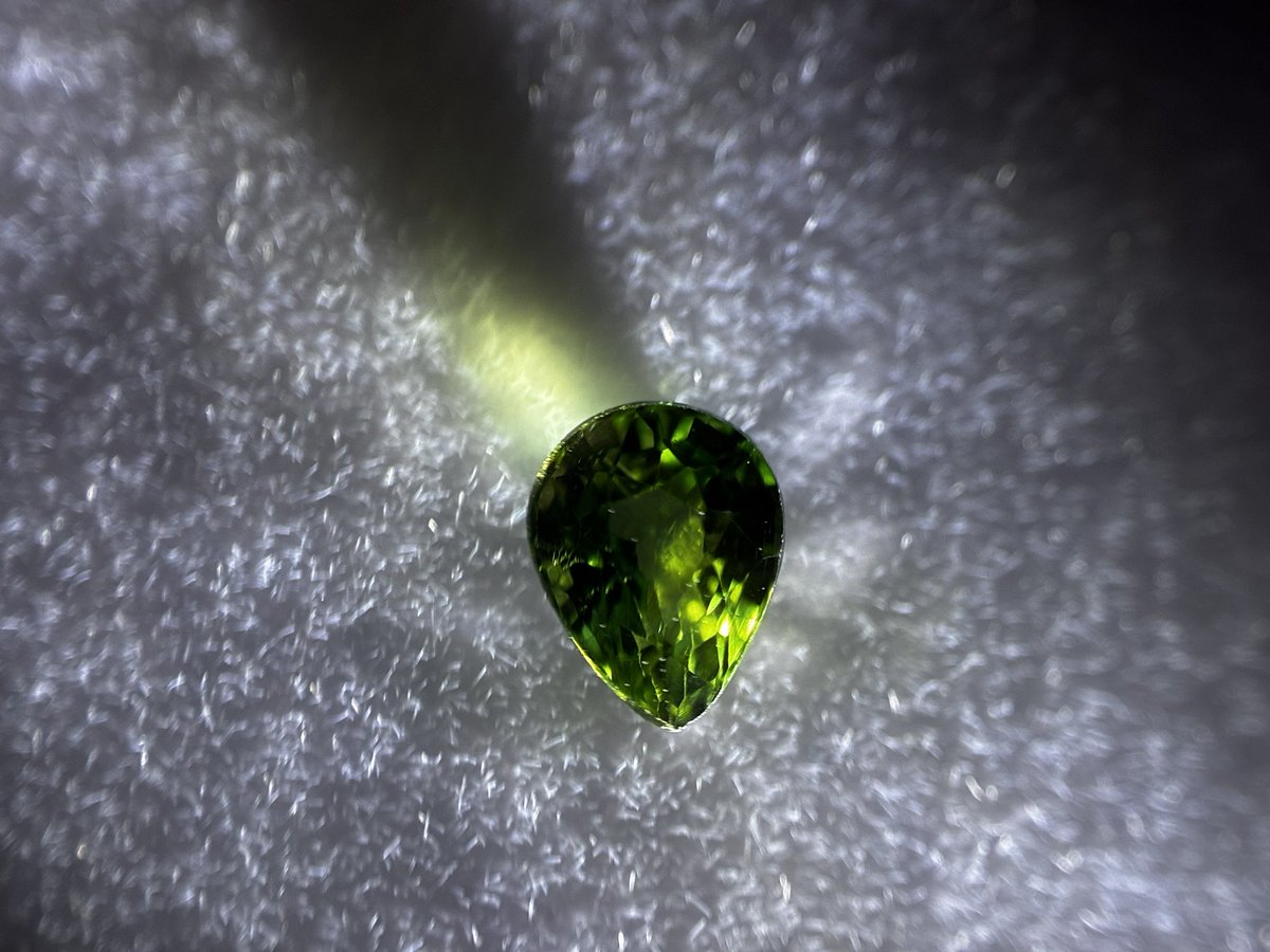 fukutaY2's tweet photo. グリーンゾイ(0.43ct)が届いたぞ
レアよりなカラーということで欲しかったので確保できて良かった、肉眼だともう少し若草色みたいな感じ
@wisteriariver3 さんから購入 https://t.co/bHDBMv9W0c