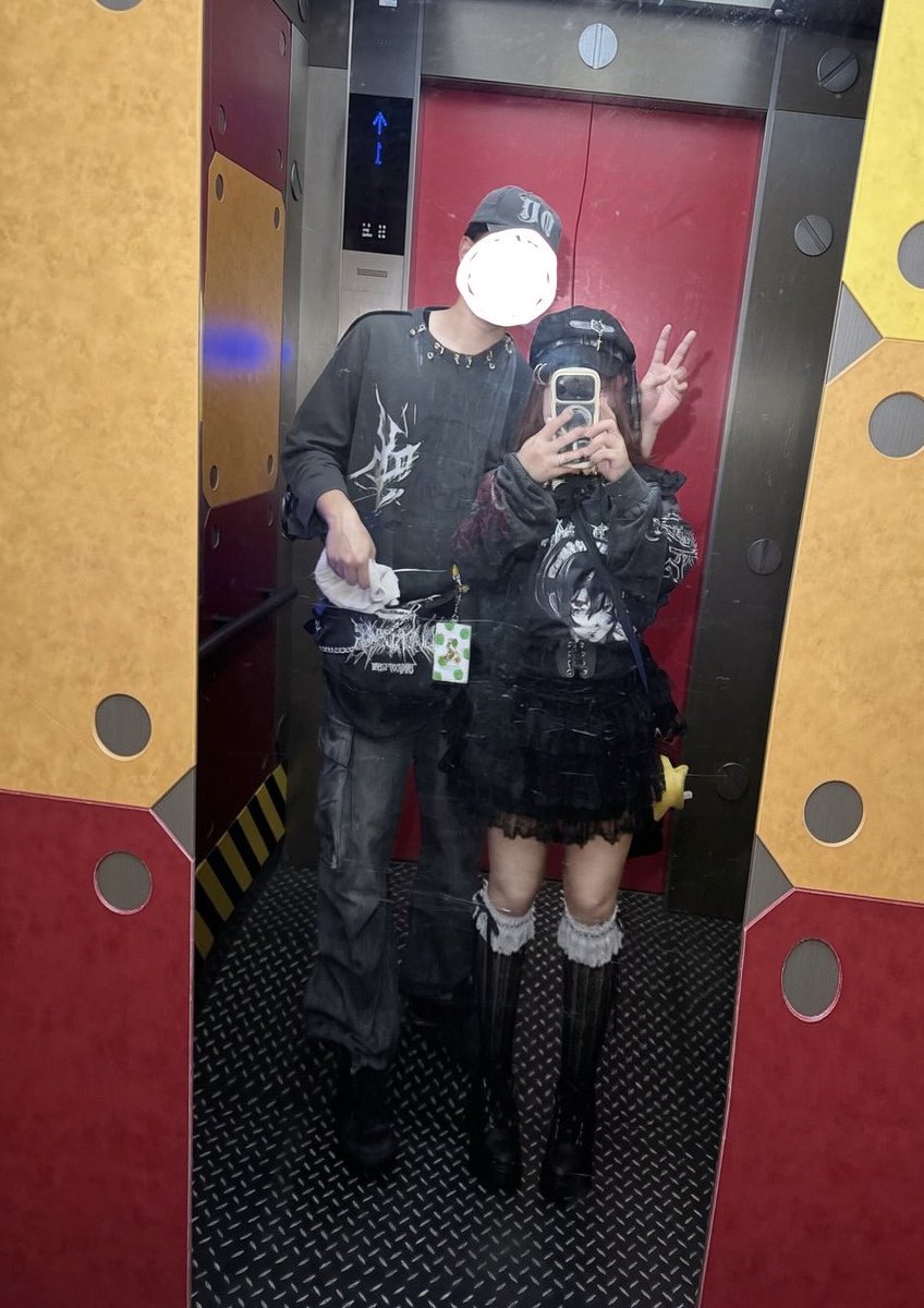 Onigiri_0927's tweet photo. 初めてサブカル着て、妻ともお揃いして、いつもよりさらにユニバが超楽しかったです!!
#VOLCAN https://t.co/fXKanwVLQY