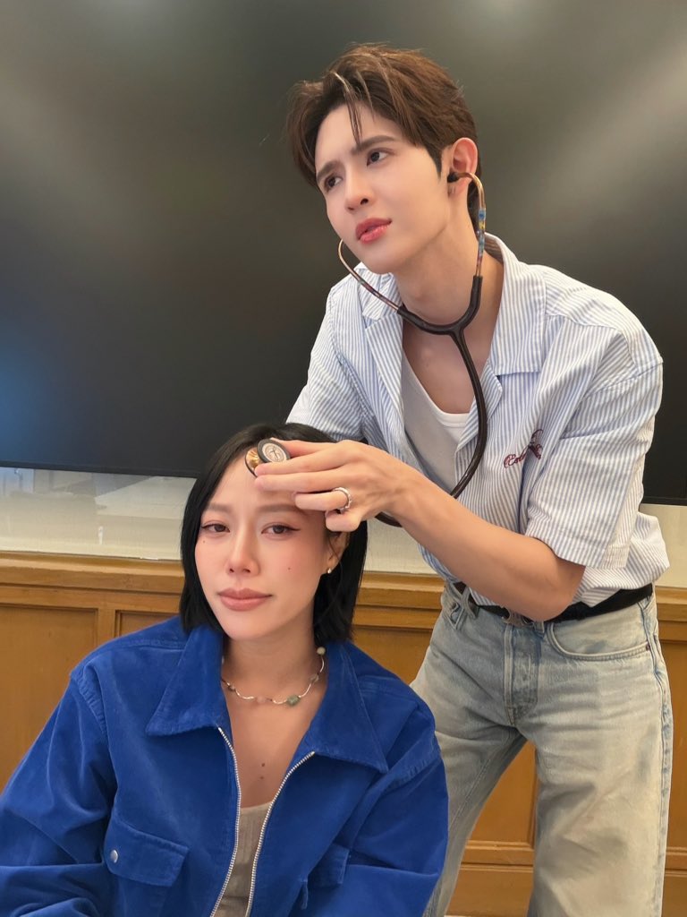 kerdomundi's tweet photo. ใครก็ได้เอาหมอผู้นี่ไปรักษาหมู่บ้านอื่นโลดฉันเหนื่อย555555 #JamesSu https://t.co/0UWWAwkRNo