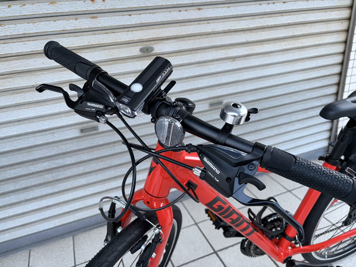 meruhen_go's tweet photo. 妻にかわさ……ゲフンゲフン!
妻にプレゼントしたEscape R3が納車されました
ちょっと跨ってみたけどかなりイイ感じです
早速明日朝活する予定
#Giant
#EscapeR3 https://t.co/B6ySSjFVUP