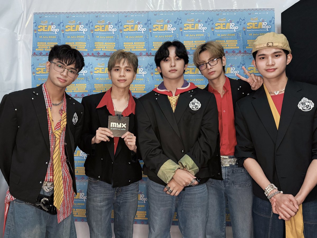 myxglobal's tweet photo. SULONG, SEAPOP! 🫡🎶

Southeast Asia’s finest came together at SM Manila for the Seapop Music and Culture Caravan! 🇵🇭🇹🇭🇰🇭

Representing the Philippines were HORI7ON and 1stOne, joined by Thailand’s James Prescott and Cambodia’s top rapper G-Devith for a celebration of music and culture across the region.

🎥 Catch our exclusive interviews with the artists soon on the MYX YouTube channel!

#MYX #SEApop