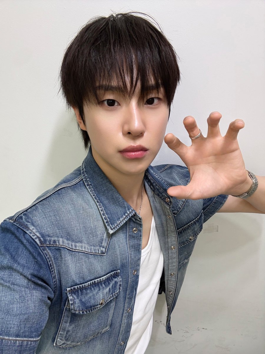 NewBeat_twt's tweet photo. [#박민석]

생일 파티 끝~🩵
축하해 줘서 고마워😘 https://t.co/0W9b1X4MPP