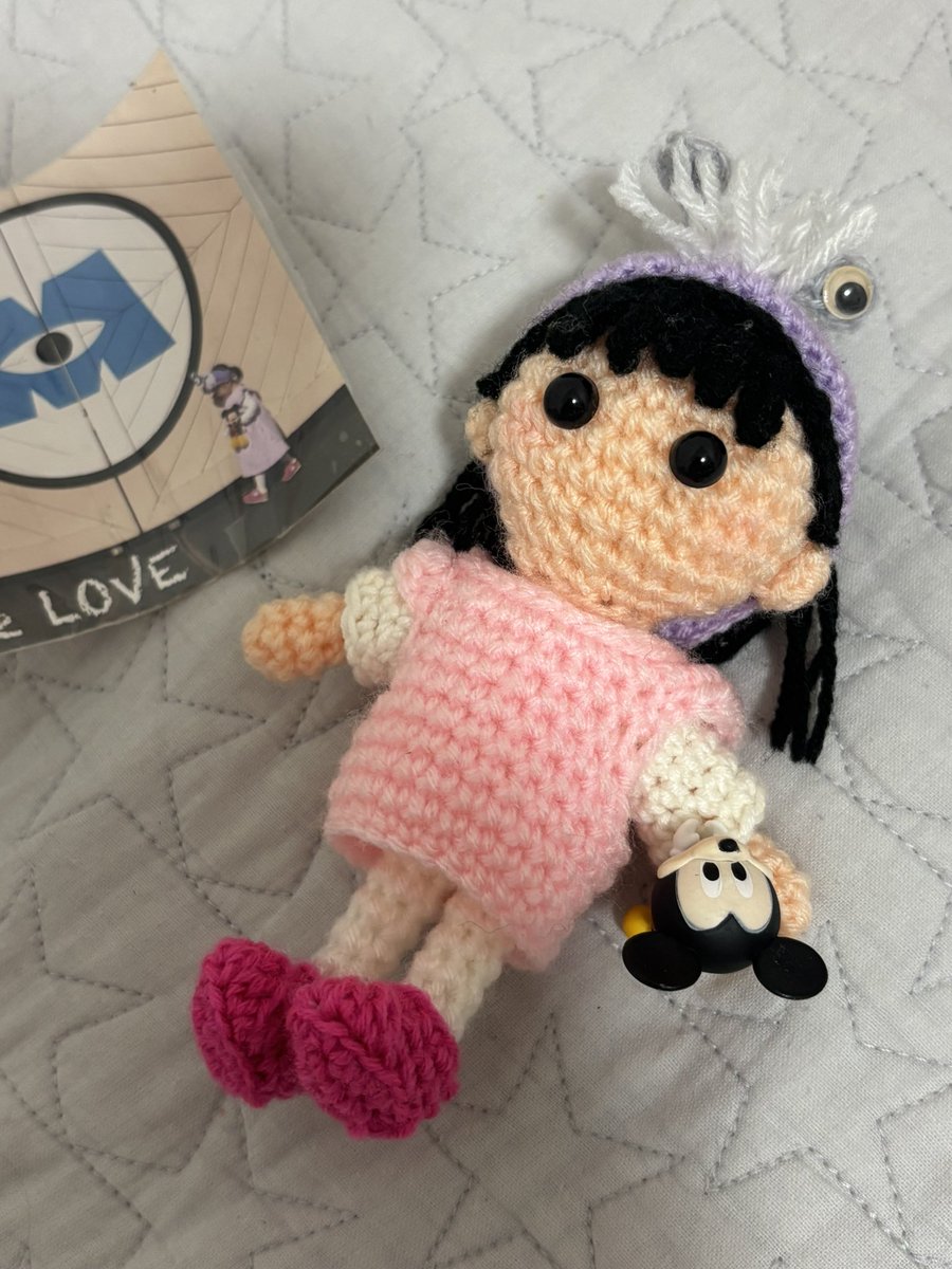 yunoffy's tweet photo. さなちゃんが作ってくれた
うーたんブー人形をうーたんが今めちゃくちゃ気に入っていて
うーたん人形をうーたんが連れ歩いて推し活してる謎の構図になっててとても面白い🤣❤️ https://t.co/3baZjMbxiu