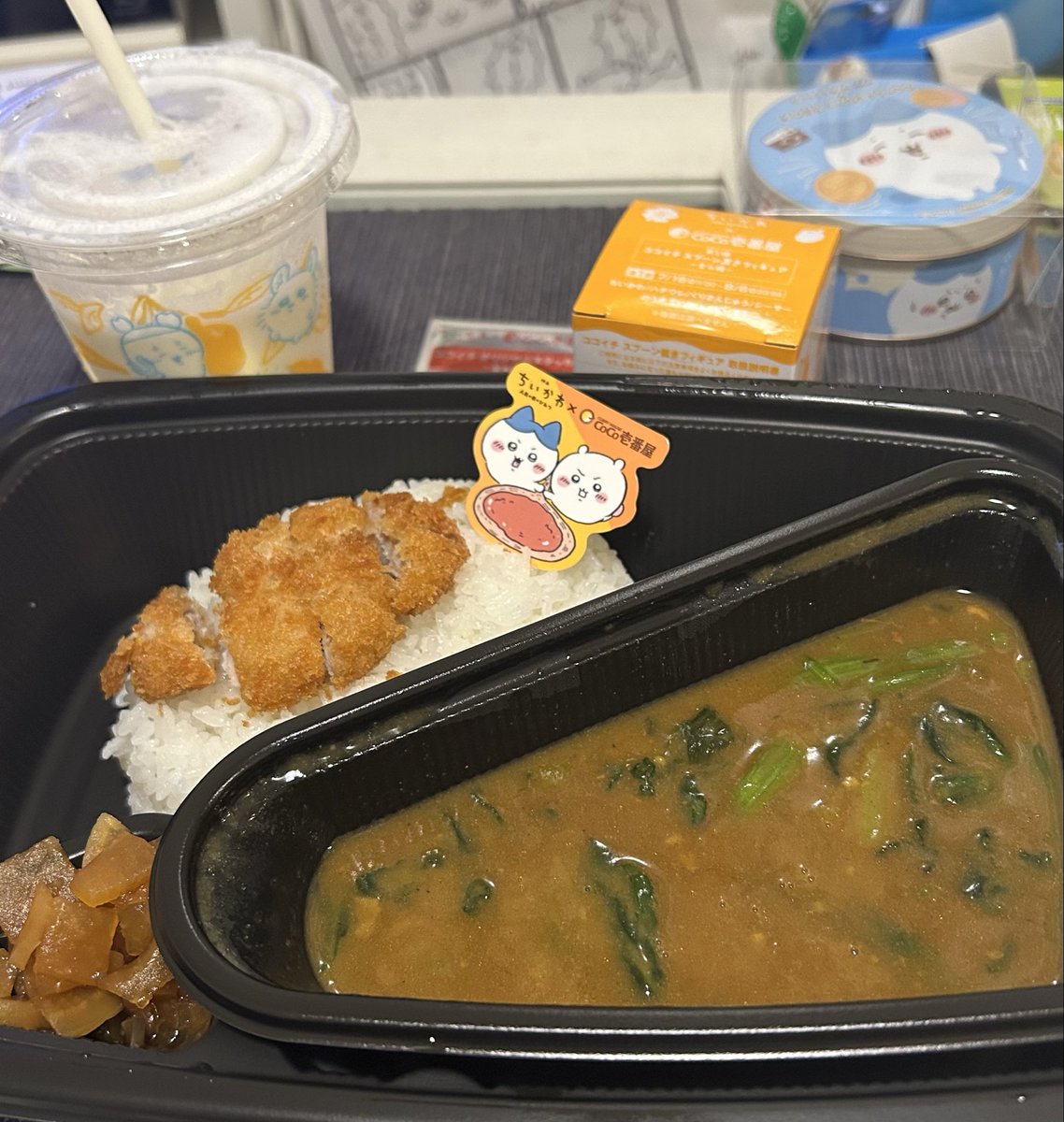 mtk29's tweet photo. CoCo壱超久しぶりに食べた！
ちいかわコラボ島カレー🏝️小盛りにハーフほうれん草トッピング🍛
マンゴーラッシー意外にも美味しかった🥭 https://t.co/AP3PXzIjMK