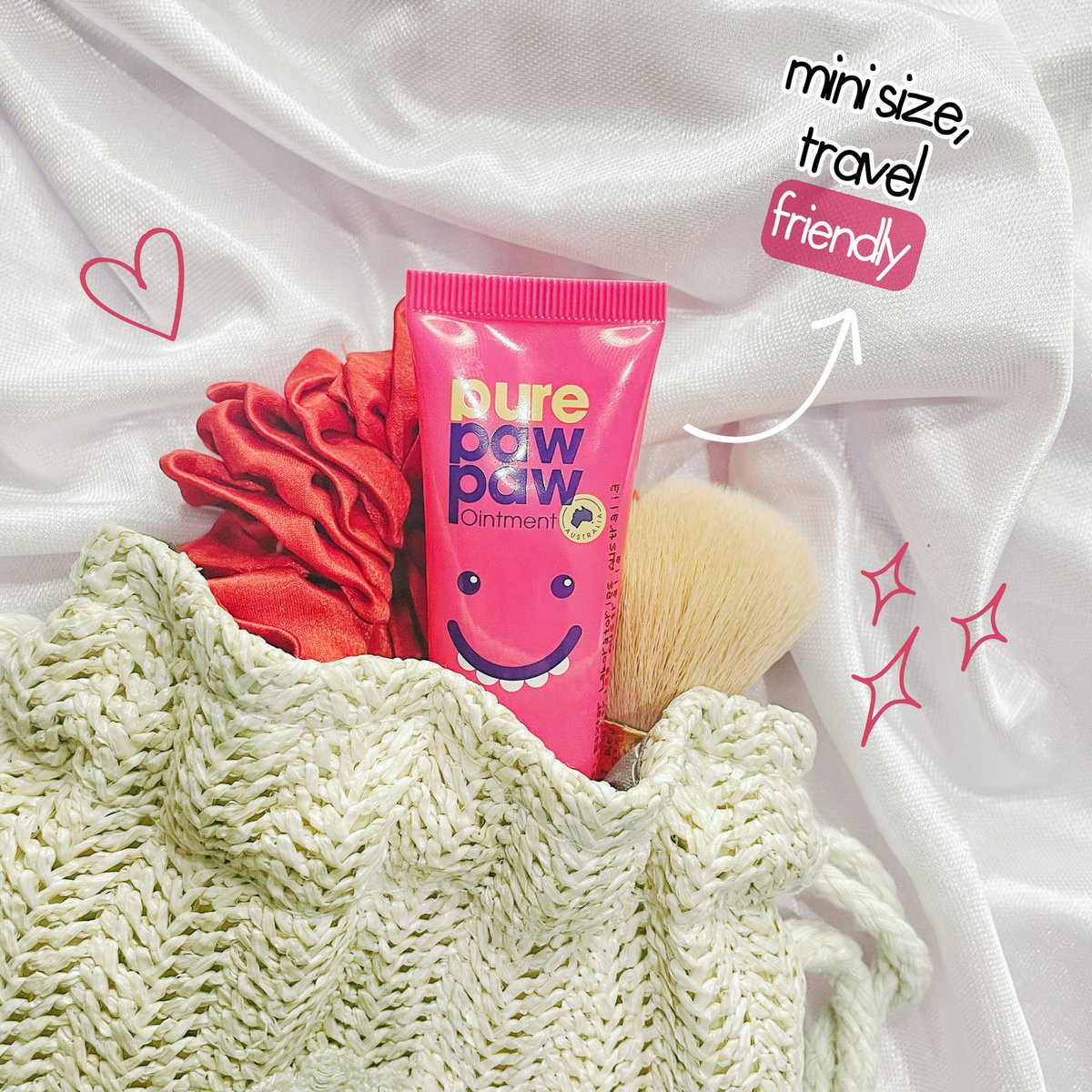 clumsywow's tweet photo. aku juga suka karna produknya kecil, jadi gampang masuk tas mini ku 🤏🏼.

tapi ini beneran real berawal dari "iseng iseng beli" malah jadi KEPAKE BANGET HUHU 😭🫶🏼 https://t.co/Z6SYHogu45