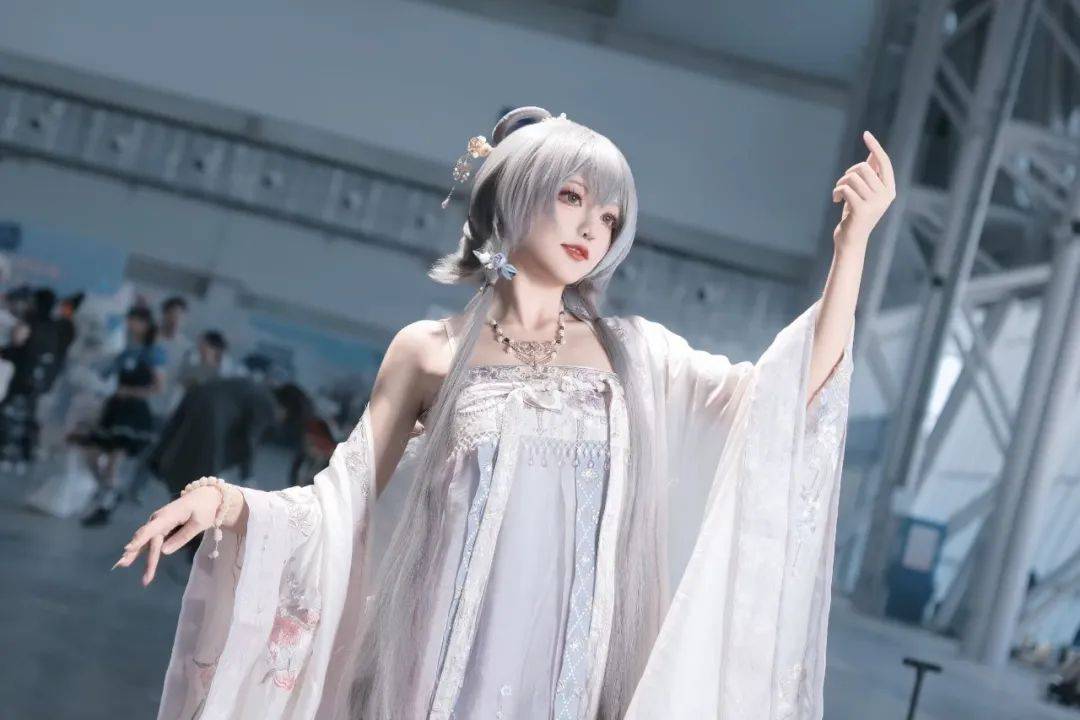 eternalbelief's tweet photo. Just hit the local comic con and my camera roll is already full of epic cosplays, candy-colored art prints and that warm convention center buzz  Already planning next year’s line-up! https://t.co/hUsHUhCOSf