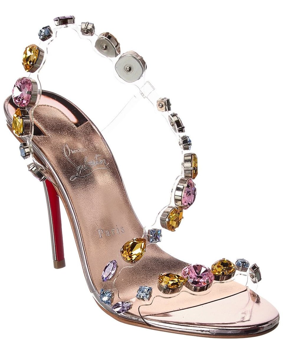 geniuswomanvibe's tweet photo. girls, run to louboutin https://t.co/17vZozYfiZ