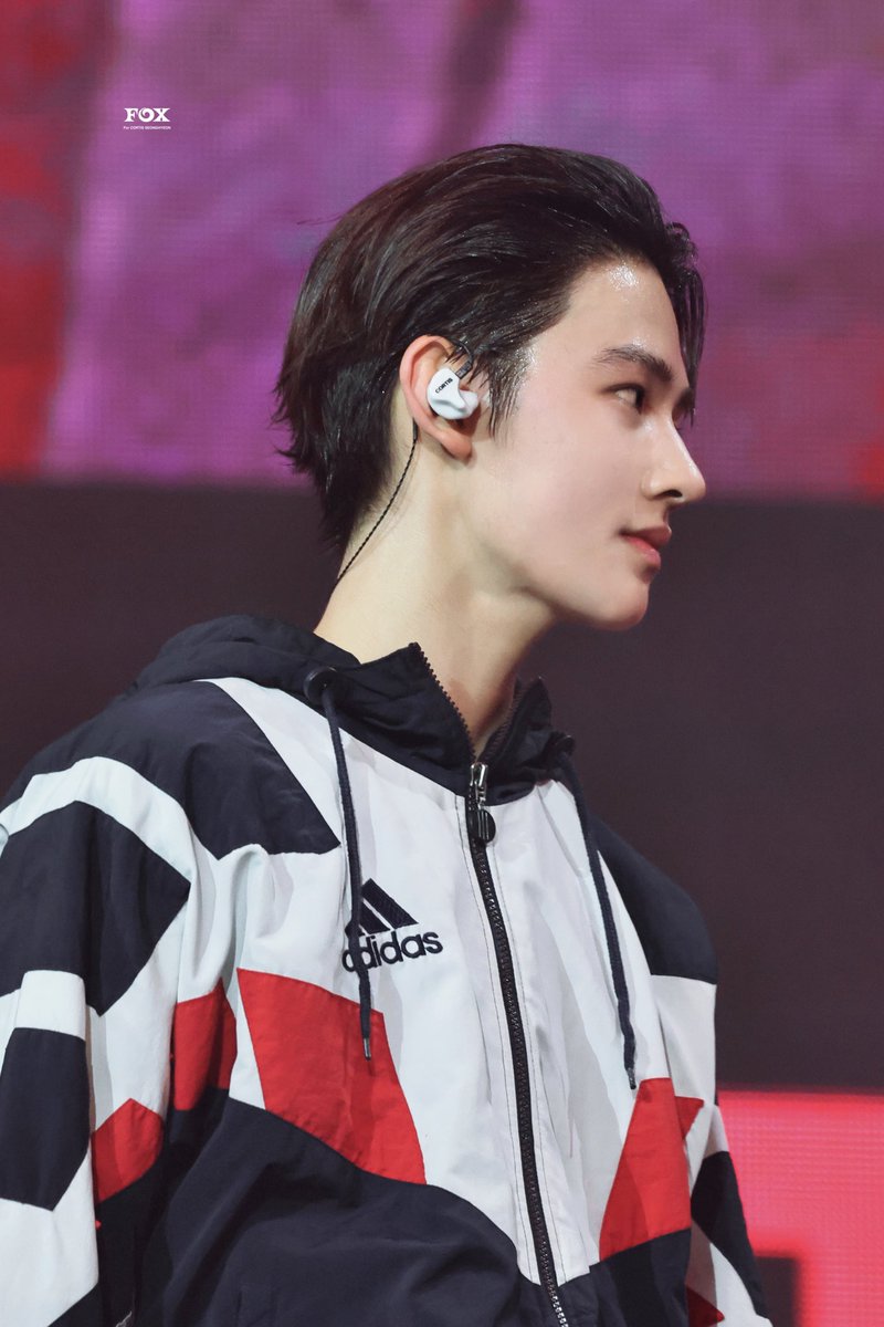 acaijoahae's tweet photo. HIS SIDE PROFILE OMG😭 EOM SEONGHYEON SIDE PROFILE😭 https://t.co/f7op8KEmgX