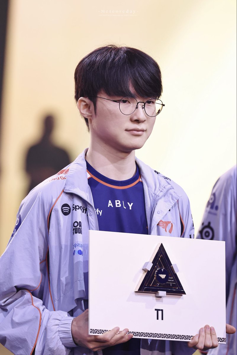 Meteoreday's tweet photo. 260718 EWC

#Faker #페이커 #이상혁 https://t.co/aMIPa5WJo6