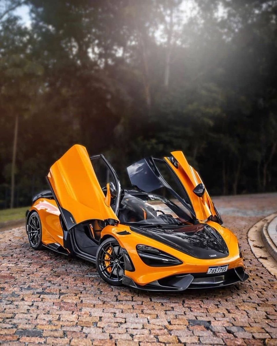 pablo_fenix1's tweet photo. That orange body is loud, but the top-exit exhaust screaming near your ears at 8000 RPM is even louder. 🎶⚡️ https://t.co/mWx2mNtYGz