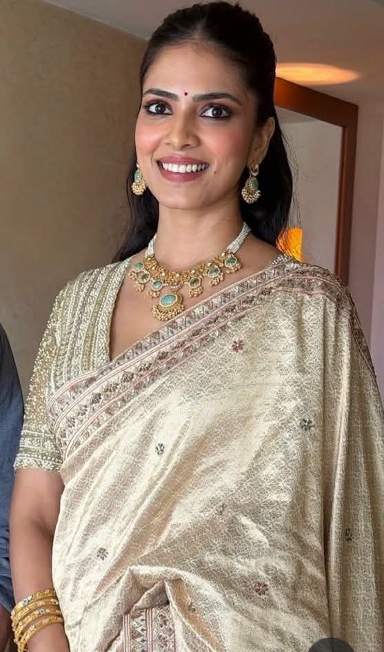 ur_Priyanka's tweet photo. #Saturday is incomplete without gorgeous #MalavikaMohanan in feed https://t.co/5SKRTR1lDK