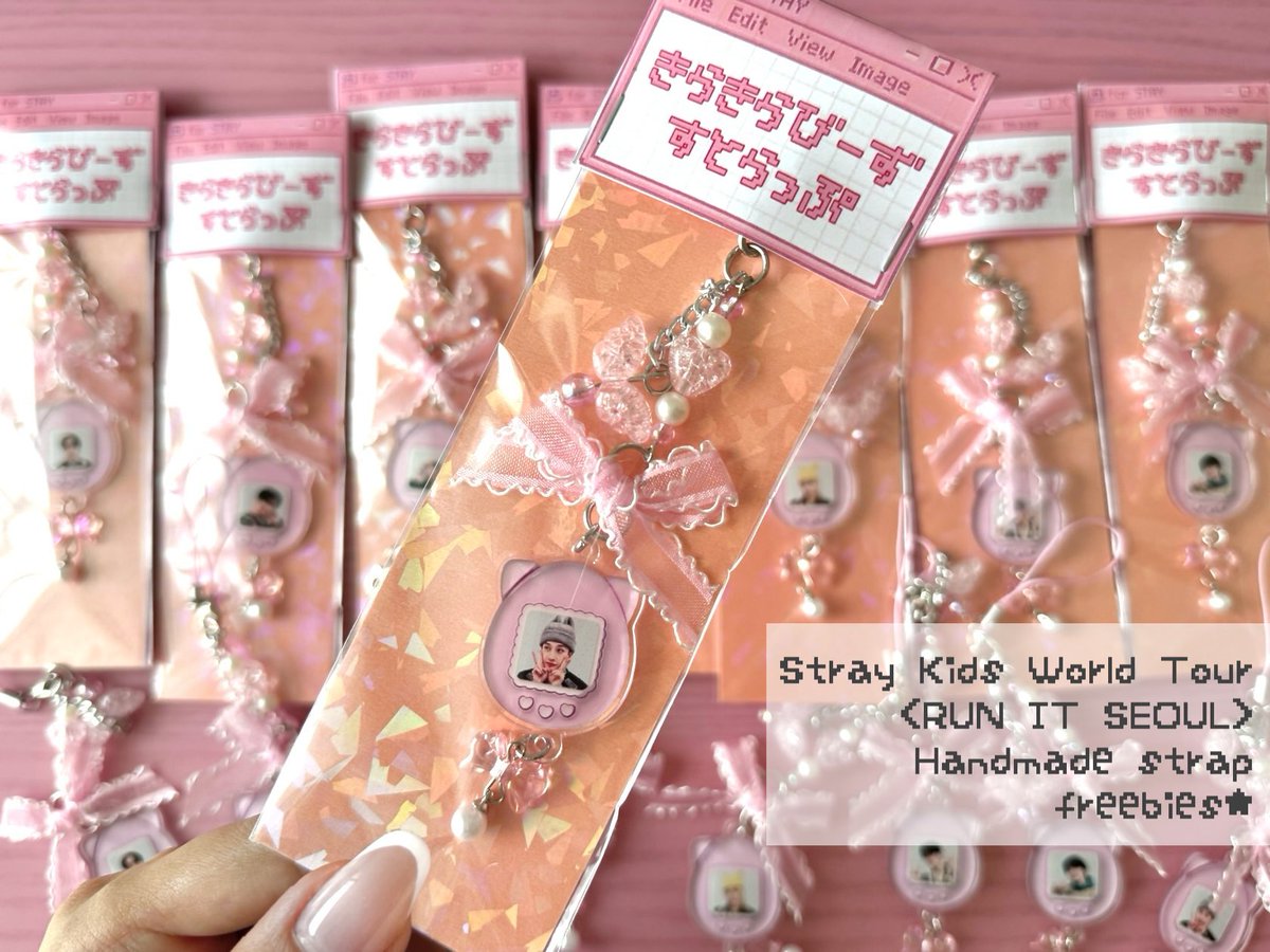 mmpp2413's tweet photo. 𝙎𝙏𝙍𝘼𝙔 𝙆𝙄𝘿𝙎 𝙒𝙊𝙍𝙇𝘿 𝙏𝙊𝙐𝙍
<𝙍𝙐𝙉 𝙄𝙏 𝙎𝙀𝙊𝙐𝙇>

🎀나눔 1탄：수제 키링🌟
🎀날짜：(7/29)・8/1・8/2
🎀장소 및 시간：당일 공지
🎀수량：멤버당 8개 내외 (여유시 증산…!)
🎀인증：팔로우 + RT (당일 화면 제시)

⚠️핸드메이드 특성상 개체 차이가 있습니다

#StrayKids #아이엔 https://t.co/vngaOMfAAU