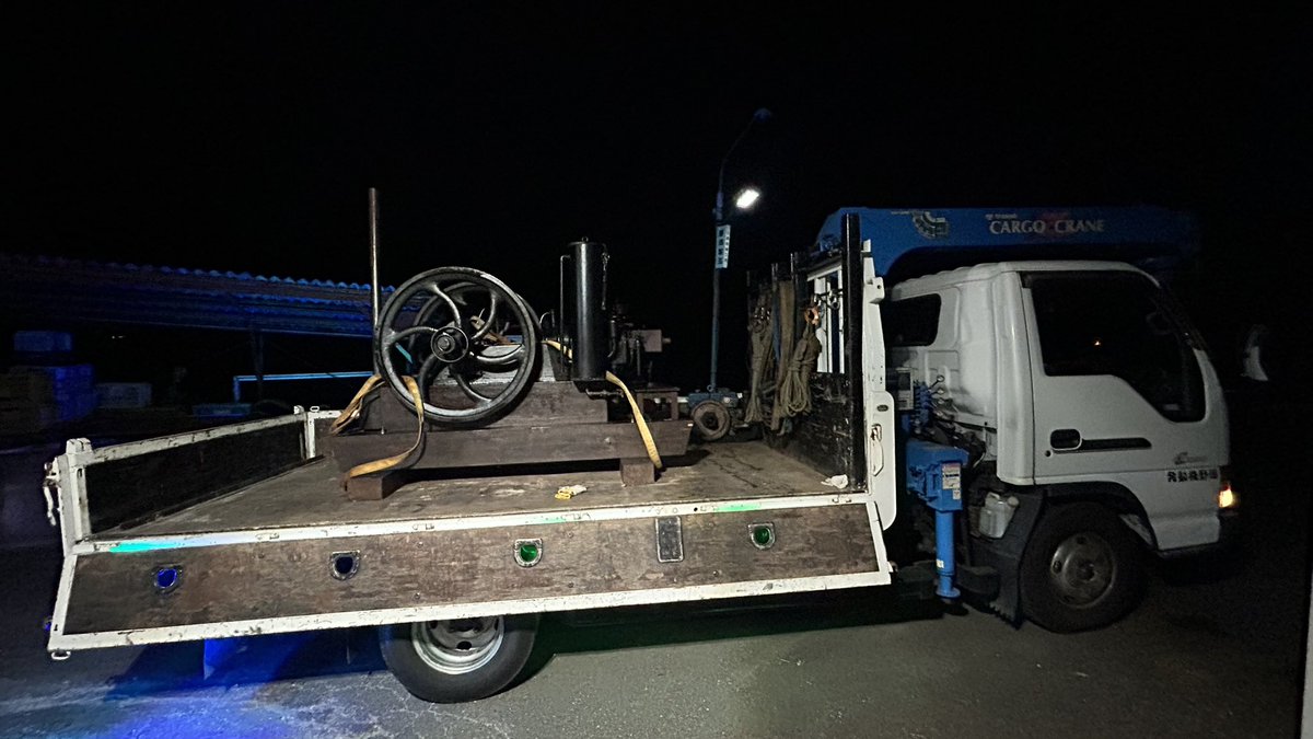 hamachi52867's tweet photo. 発動機の運転会の準備で発動機積込完了！
仕事場の奥から発動機引っ張り出して、ユニックで吊ってってしたら、普通に土木仕事しよるよりなんか疲れたww
やっと終わったで！
写真機充電せないかん！ https://t.co/ya3DQAbDsf