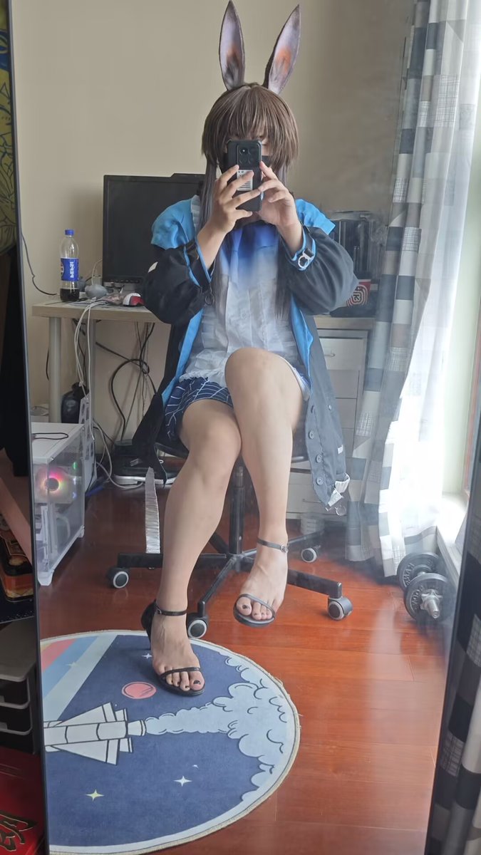 chenzhihan5212's tweet photo. 来摸大白腿
#阿米娅  #男娘 #足控 https://t.co/0nzHAjiM0n