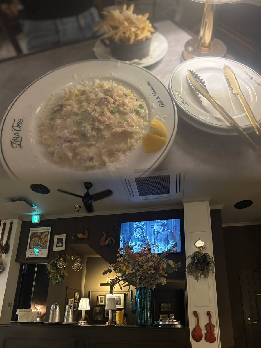 mfmfnyako's tweet photo. ここのトリュフポテト美味しすぎてひとり一個食べれるT ˙̫ T♡ほかのご飯もスイーツもおいしいし店内も可愛いからリピしてるっ( > ·̫ <)👍🏻 https://t.co/LhdQ5WLcKf