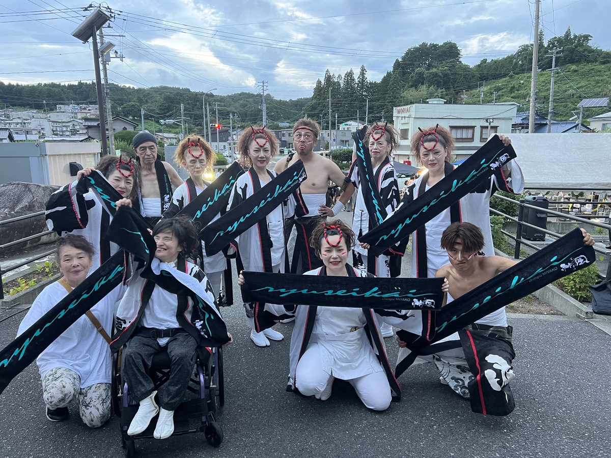 Kanpuhudou's tweet photo. 『黒森神社例大祭 夜宮祭り「お祭り広場」』での演舞終了しました☆彡

関係者の皆様、お疲れ様でした‼️

タオル回しや一緒に踊ってくれる方が多く、観に来てくださった皆様と一体となった演舞となりました☆彡

 #よさこい 
 #神風宮古流星海 https://t.co/xfJrnOZ0Fk