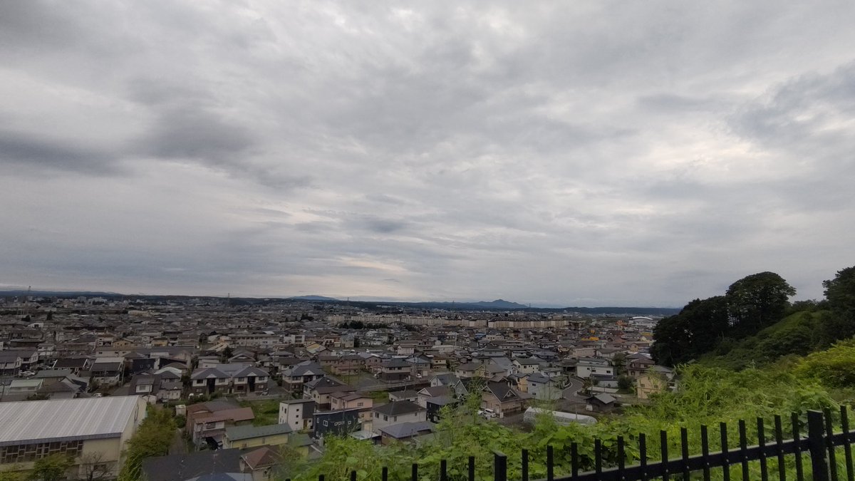 awashimas's tweet photo. こんばんは、今日は曇りの一日でしたが、やはり暑い一日となりました。街では、昨日から七夕の祭りです。 https://t.co/tlTcurRv8e