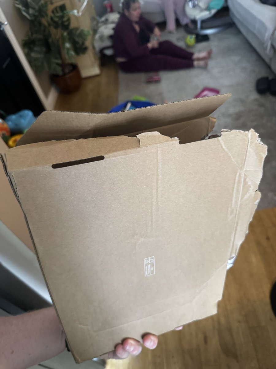 Bigrhysclark's tweet photo. @endclothing @man_savings thankfully the t shirt made it intact from yesterdays adidas drop. Wonder how many boxes turned up with nothing in ? 🙈 https://t.co/BIfsyu5Ww7