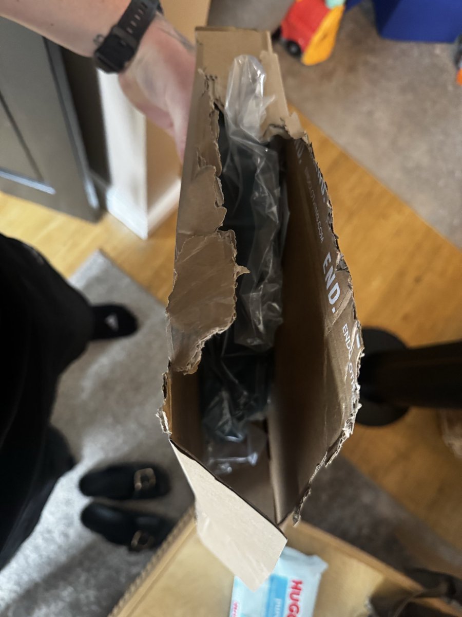 Bigrhysclark's tweet photo. @endclothing @man_savings thankfully the t shirt made it intact from yesterdays adidas drop. Wonder how many boxes turned up with nothing in ? 🙈 https://t.co/BIfsyu5Ww7
