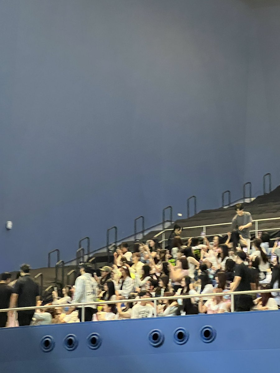 NCTDreamINA's tweet photo. .... https://t.co/H815kPvaps