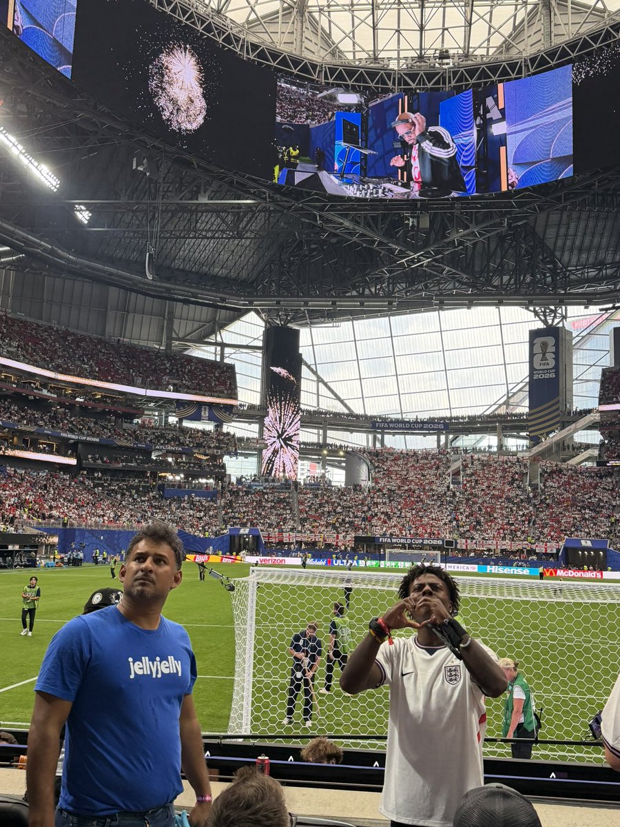 iqramband's tweet photo. Gm! Still buzzing off the signed wobbles I got from
@ishowspeedsui and getting to hang with him during the World Cup semis England vs. Argentina. Big things ahead for jelly … https://t.co/YtUIaoa8nk